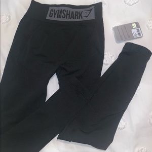 Gym shark leggings